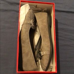 BRAND NEW - Women’s Areosoles shoes Size 10